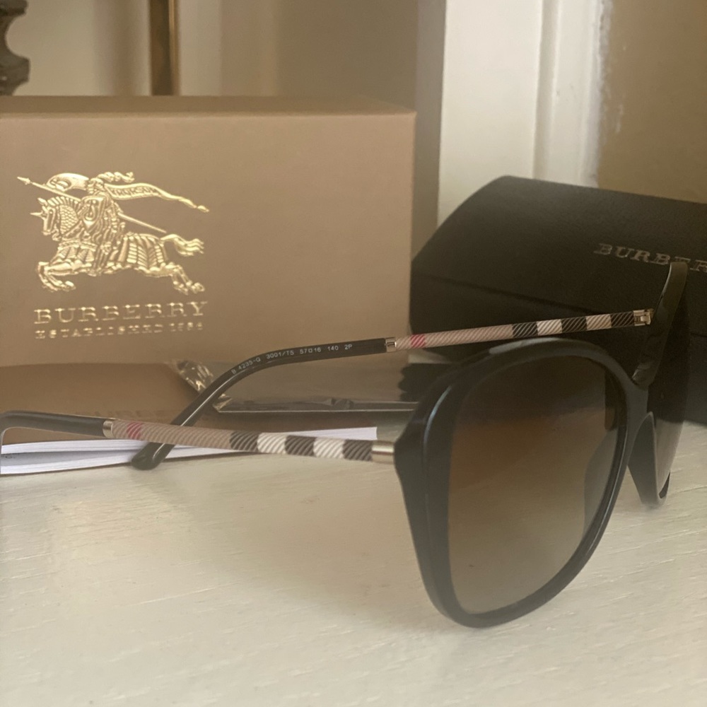Brand new  Burberry polarised sunglasses 🔥… - Picture 9 of 13